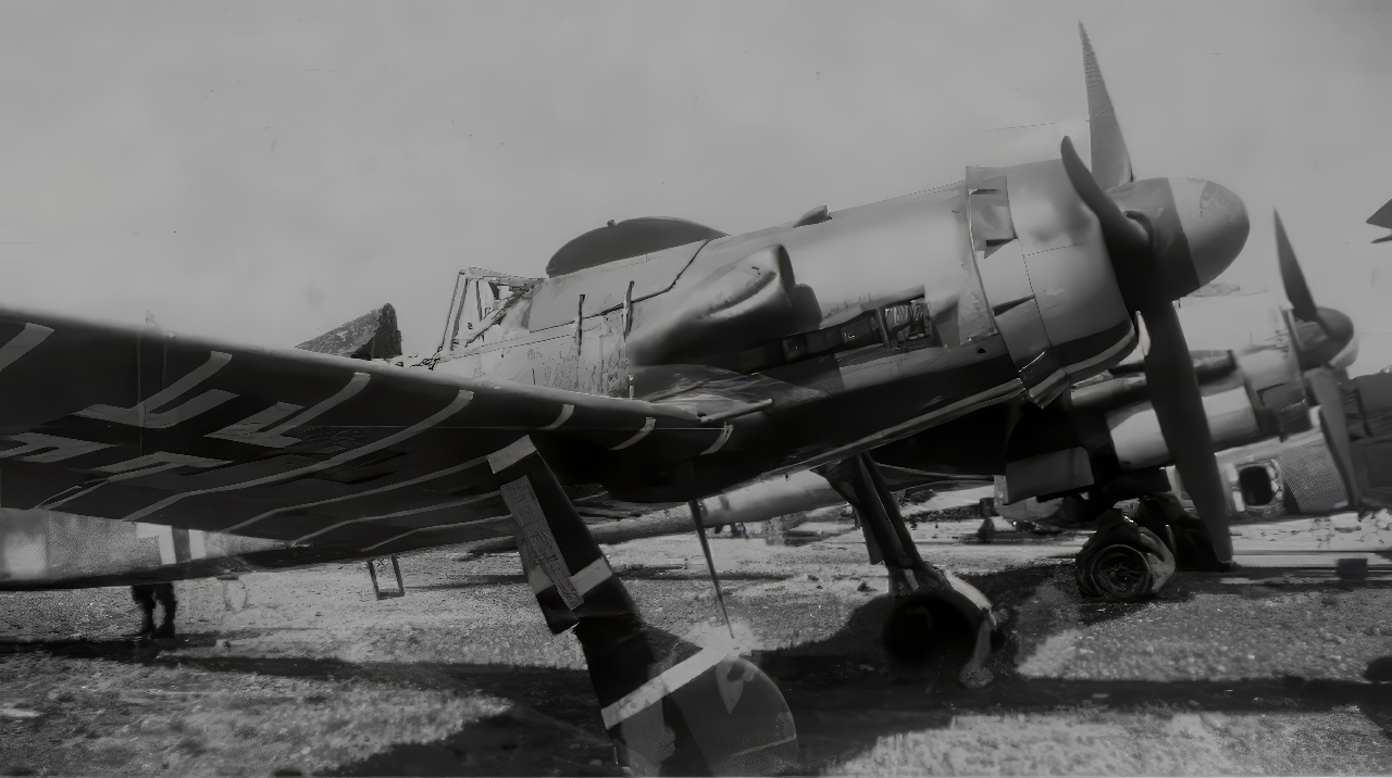 FW190D11-I.2.JV44-'Papagei Staffel'-Parrot-Squadron-Red4-WrkN220013-(GV+DF)-WrkN170933-ex-Whitec58-with-2-MG151-20mm-Wing-Root-Cannons-&-2-55-Round-MK108-30mm-Outer-Wing-Cannons-Munich-Reim-Ger.-April-1945-5g+.jpg (237K)